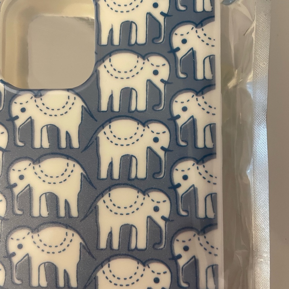 Roller Rabbit iPhone 12 max cover